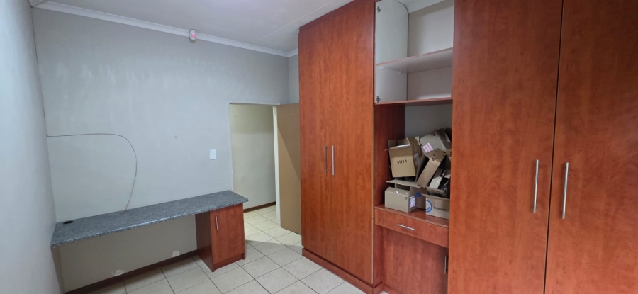 8 Bedroom Property for Sale in Meiringspark North West